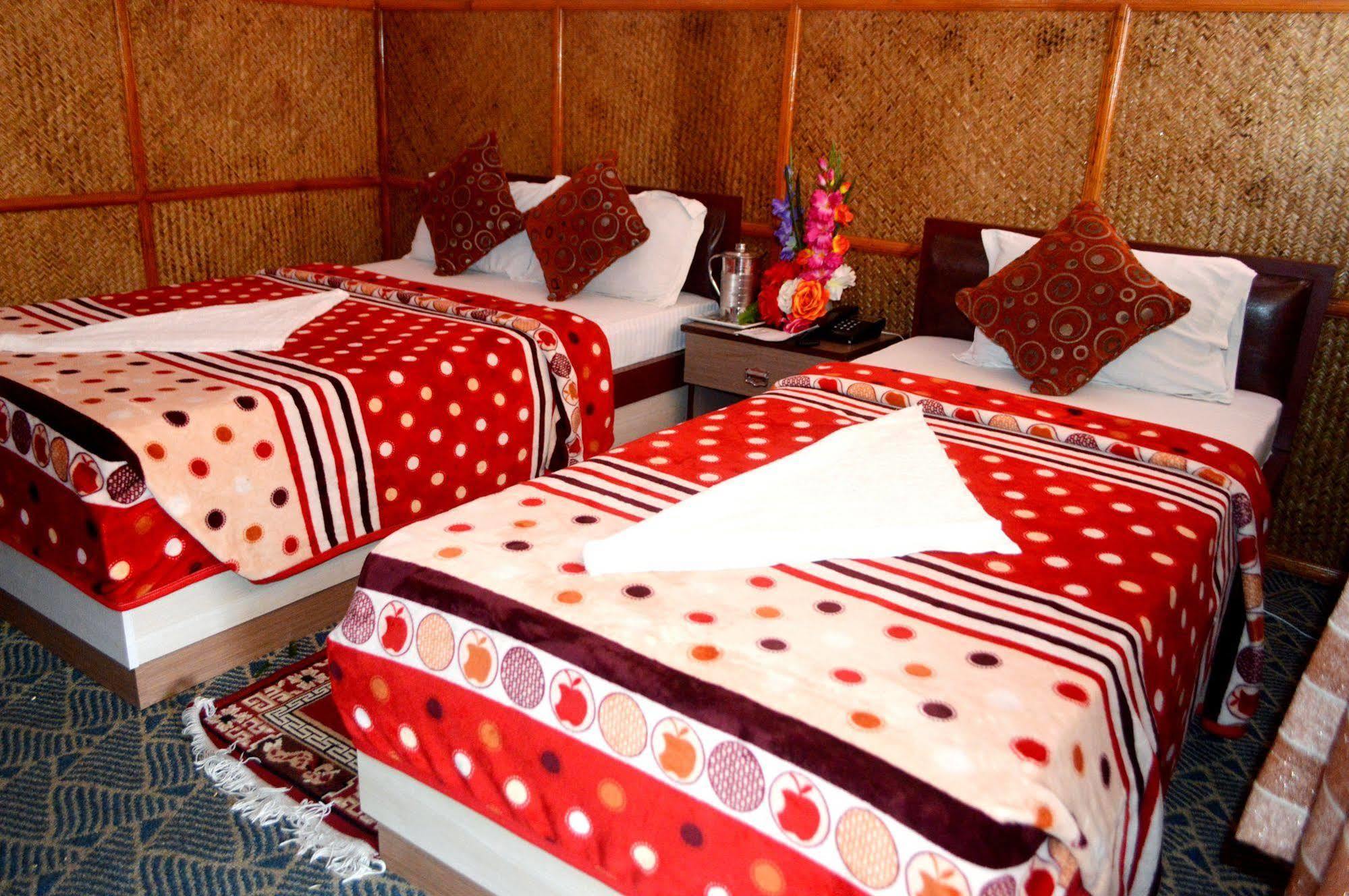 Pokhara Deep Sagar Hotel ภายนอก รูปภาพ